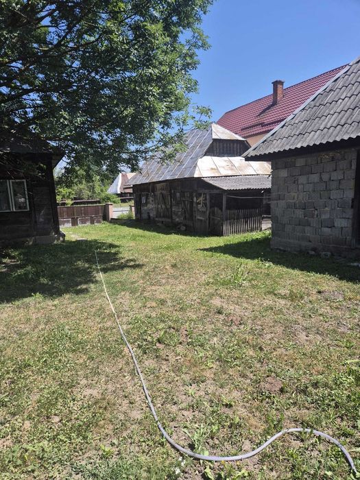 Vând casă tradițională cu anexe și teren de 2500 mp – Zonă liniștită pe Valea Sărată