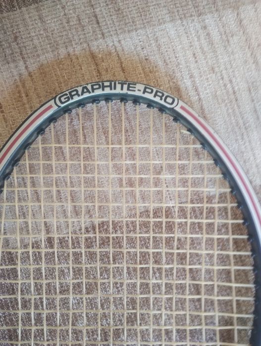 Vând rachetă de tenis snauvaert graphite pro  cu husa.