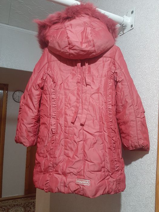 Пуховик размер 28 ( на девочку 3--6 лет).