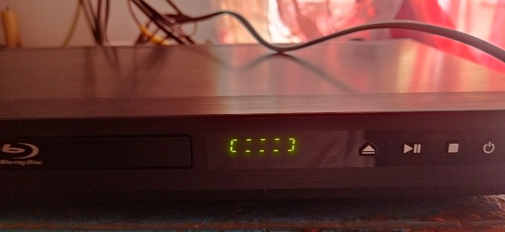 Плеер Blu-ray 3D с караоке и NetCast Premium