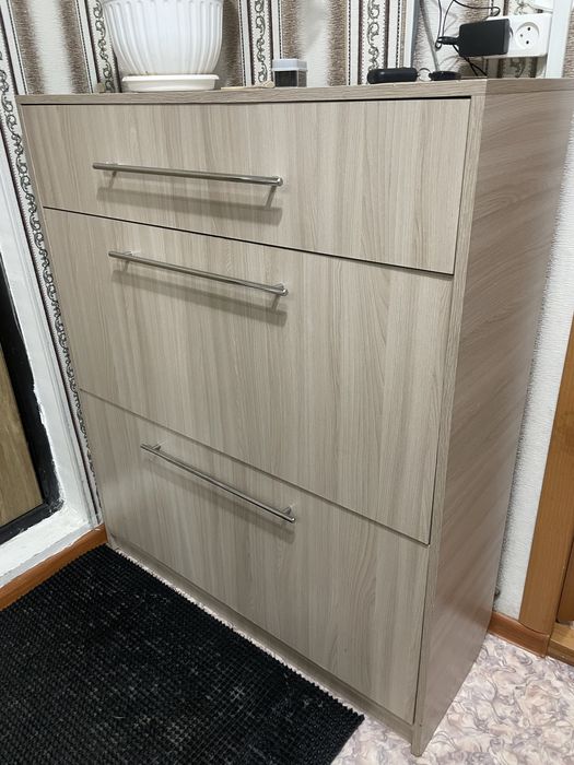 Продаю обувницу для прихожей