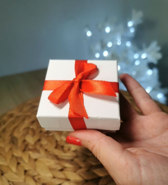 Гривна червен конец и златно топче 14К