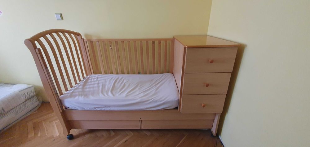 Продавам детско легло със скрин за матрак 70х140, разширение до 70х170