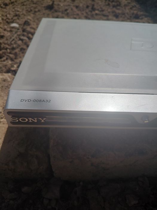 DVD плейер Sony DVD-008A33