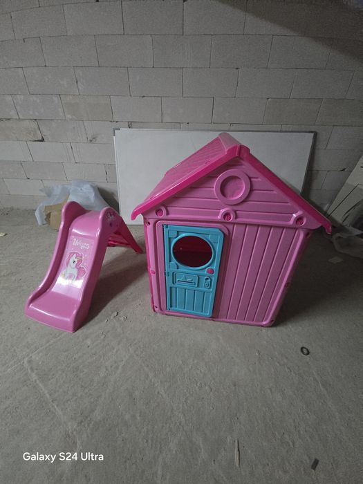 Къщичка за игра и пързалка