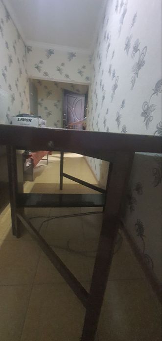 Продаётся стол книжка