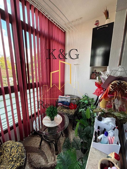 Тристаен апартамент в отлично състояние- център