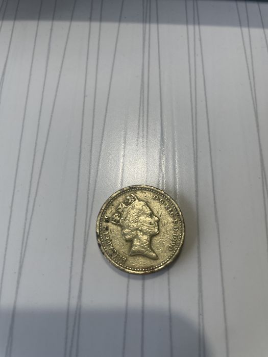 Monedă britanică de o liră sterlină din 1990