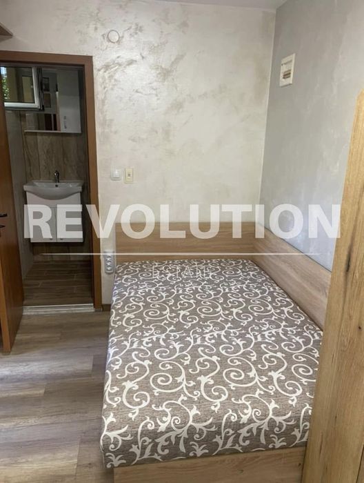 Дава се под наем Едностаен апартамент в Варна, Червен площад - 30 кв.м за 325 € - Снимка #1