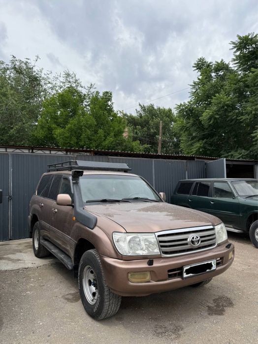 Toyota Land Cruiser 105. Diesei