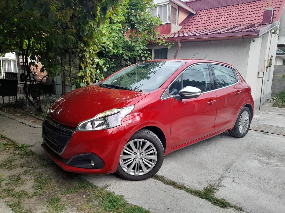 Peugeot 208 Allure 1.2 benzină Puretech 2018