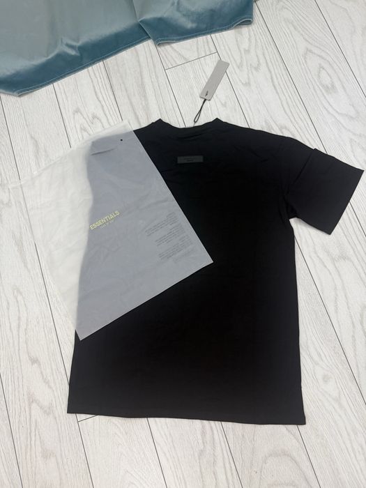 tricou essentials