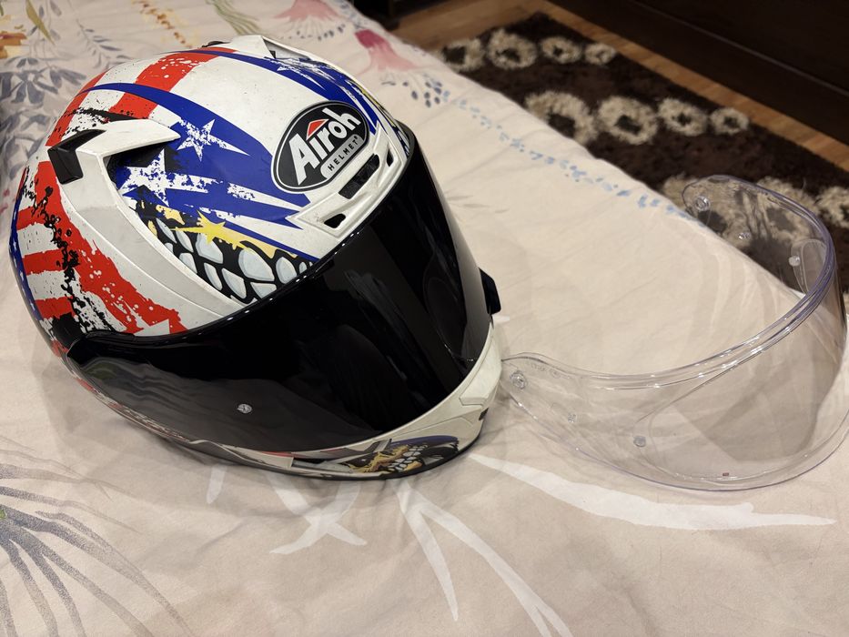 Мото екипировка - яке, дънки, каска и ръкавици