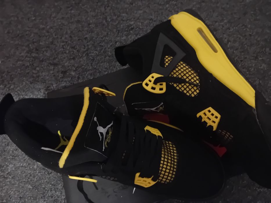 Jordan 4 black yellow thunder