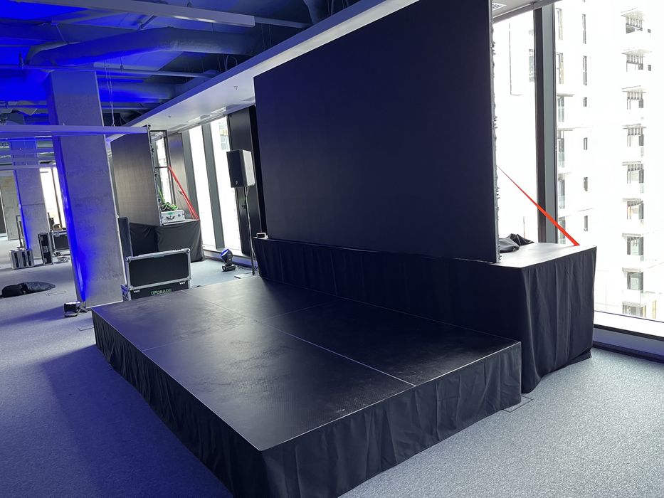 Inchiriere Scena , podium.
