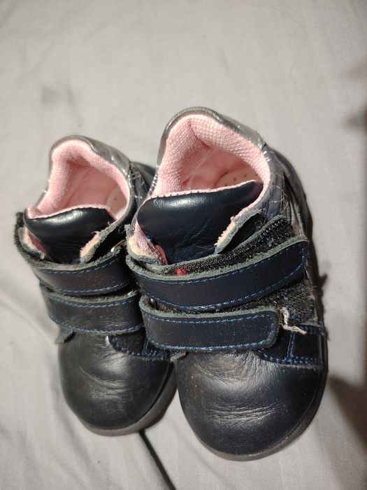 Vând ghetuțe din piele ,. 80 lei