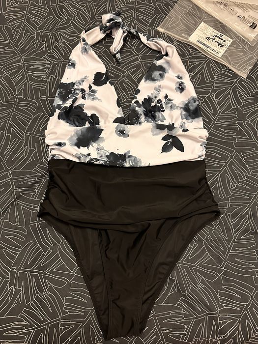 Costum de baie intreg