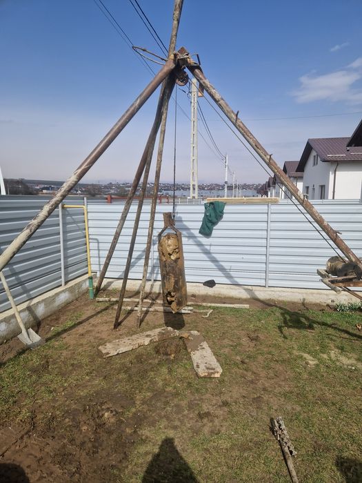 Executam foraje puturi de mica și medie adâncime