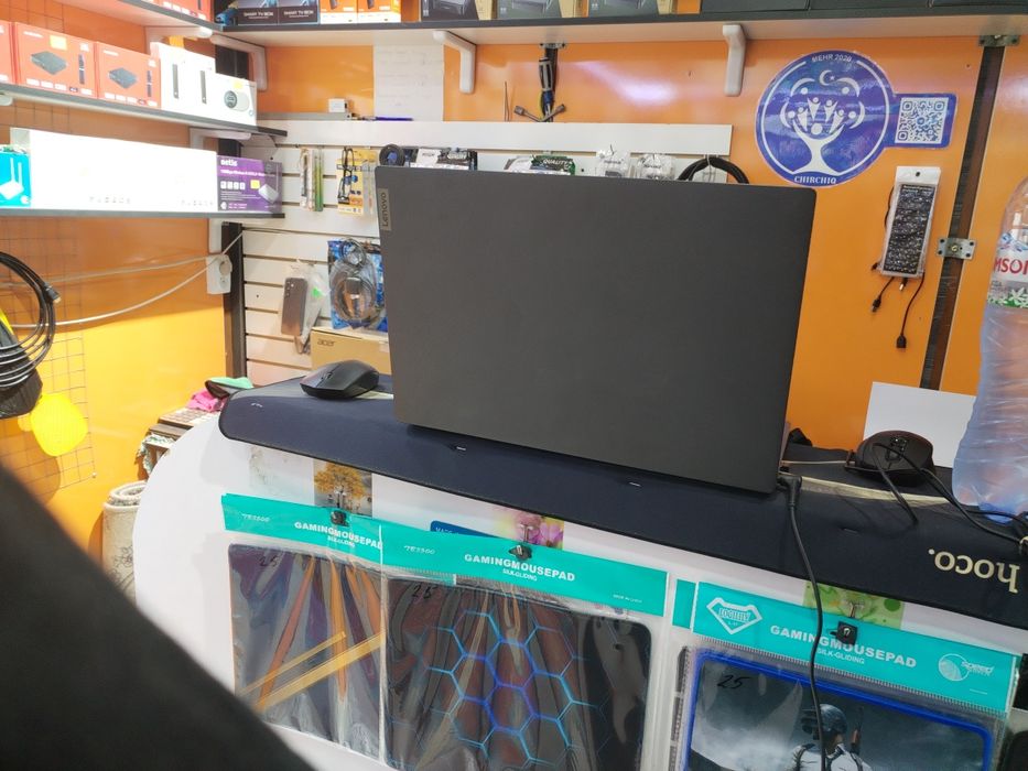 Noutbuk sotiladi Lenovo
