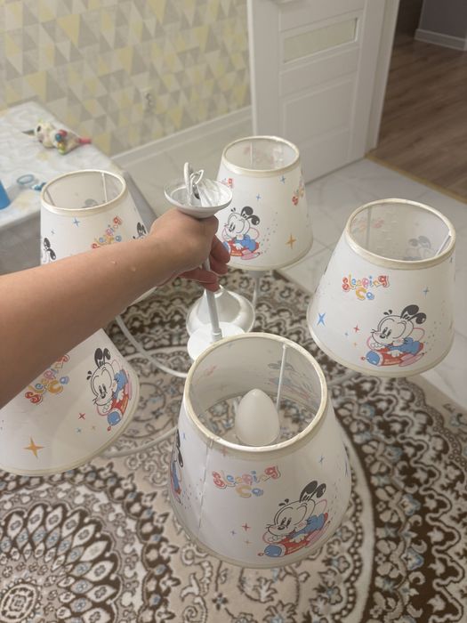 Продам люстру в детскую