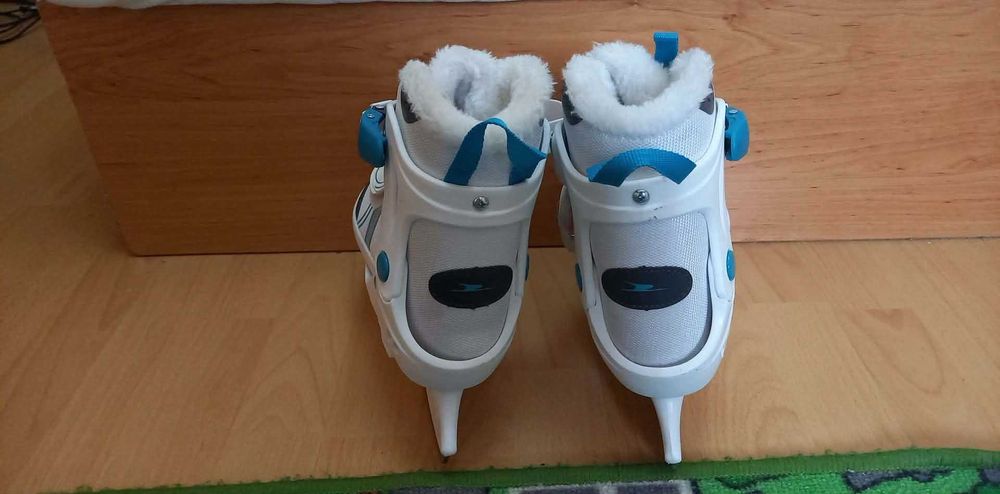 Регулируеми зимни кънки Crane, размер 33-37.