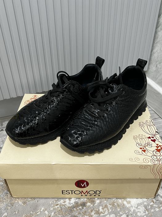 Кожаные кроссовки