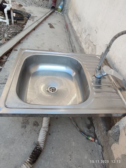 Мойка кухонная. Раковина металлическая.
