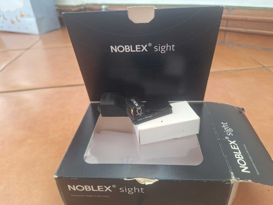 red dot noblex sight