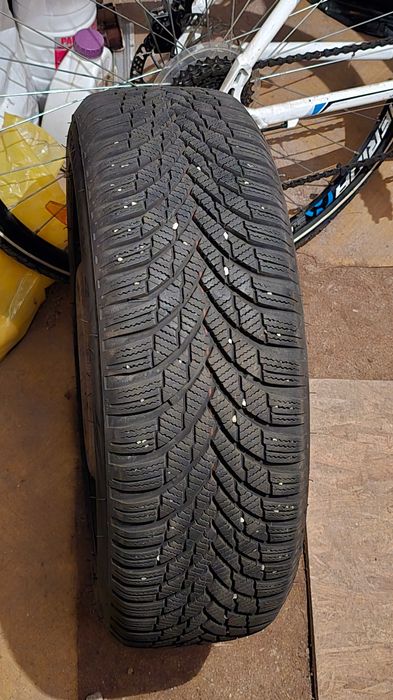 Vand 4 anvelope de iarna Firestone 185/60 R15 + genti de tabla