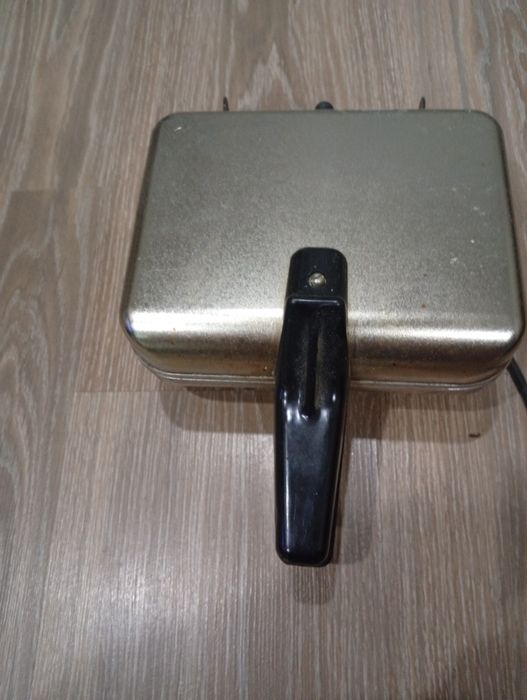 Продам электрофафельницу