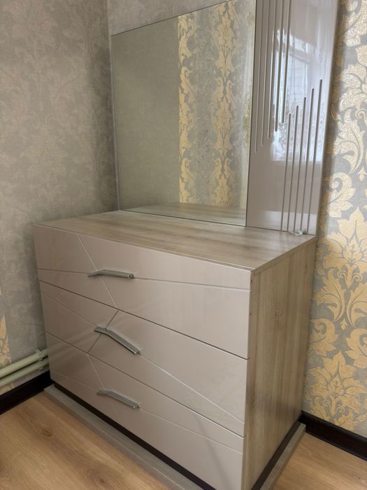 Продам спальный гарнитур