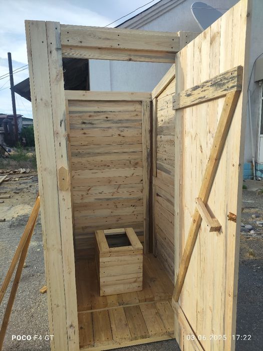 Продаем уличные туалеты, ящики, штакетник
