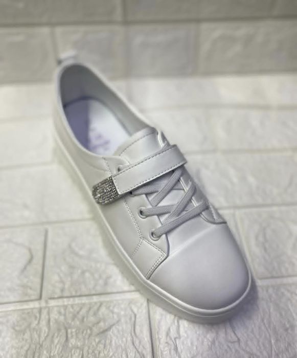 Продаю женскую обувь