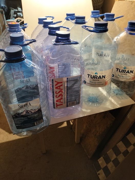 Бутылки пластиковые из под воды
