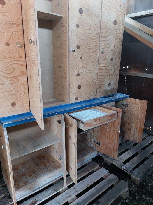 Продаю  шкаф из Фанеры