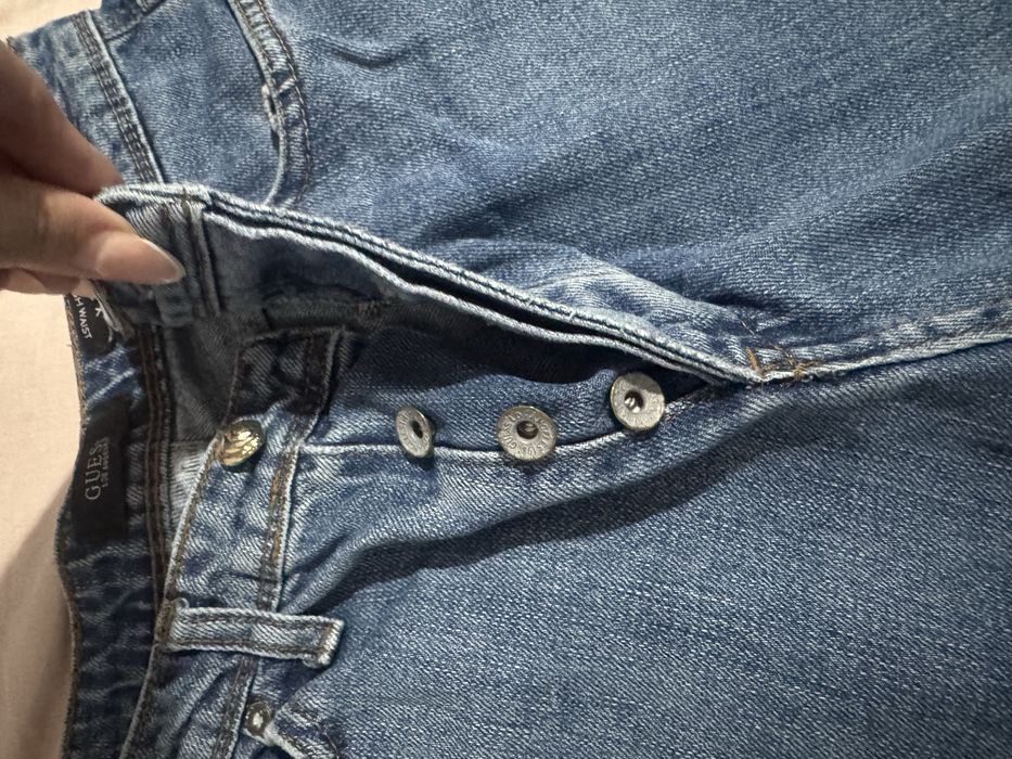 Дънки от Guess.