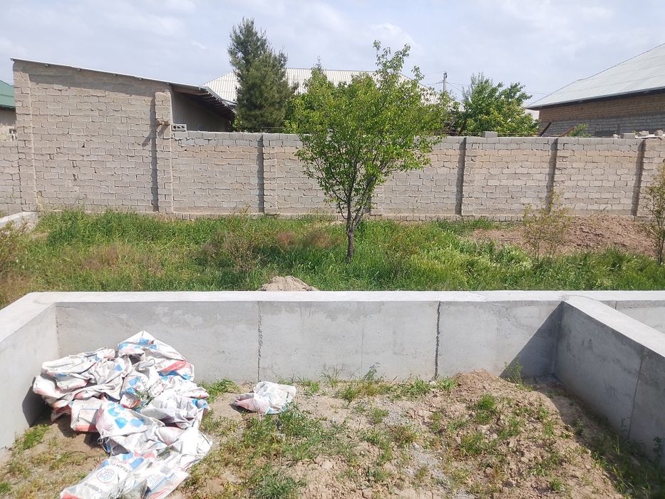 Yer sotiladi 6 sotix  narxi 200 milion sum kelishamiz