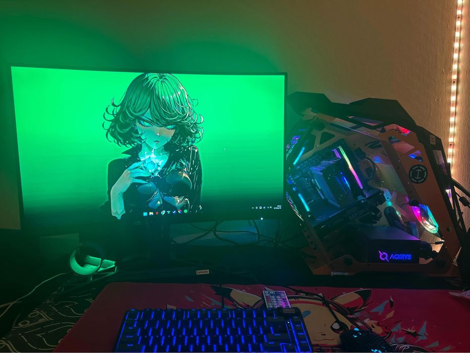 Se da la schimb full gaming setup pe un laptop de gaming