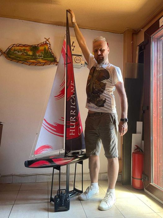 Vand barca cu panze si telecomanda 213 x 99 x 22 cm