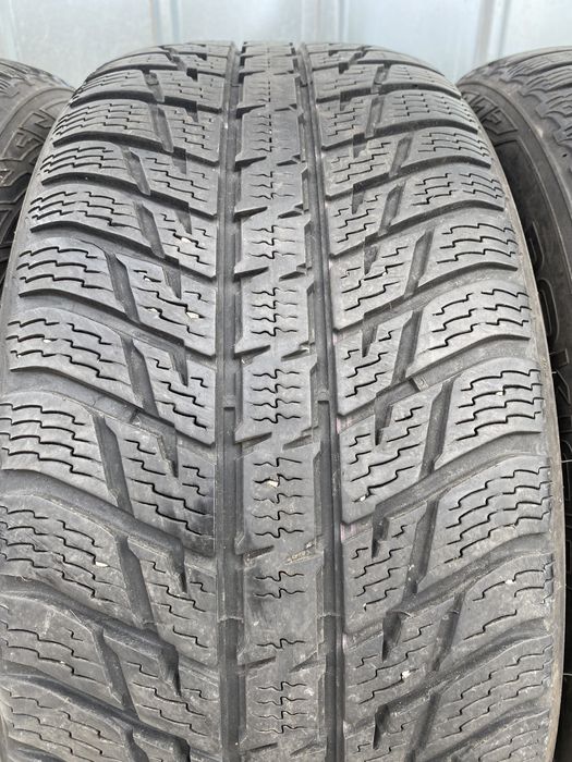 235/55/17 Nokian Зимни