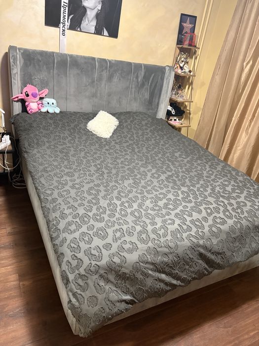 Продавам спалня