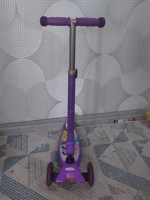 Детский самокат , состояние нового