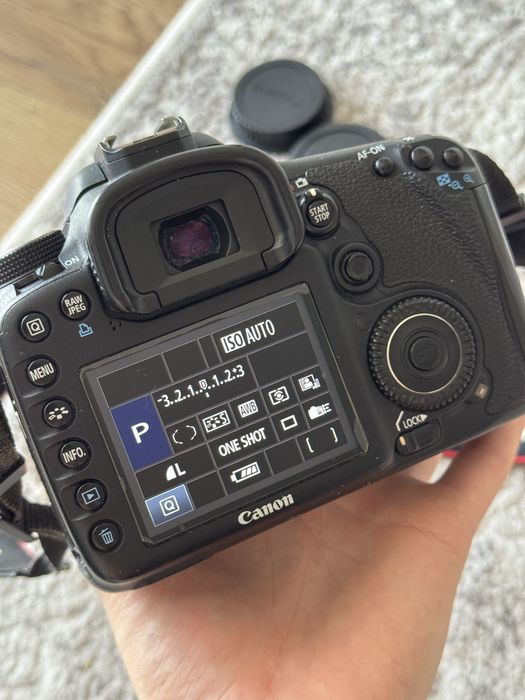 Canon EOS 7D + Canon EF 50mm f/1.8 + Accesorii – Kit complet