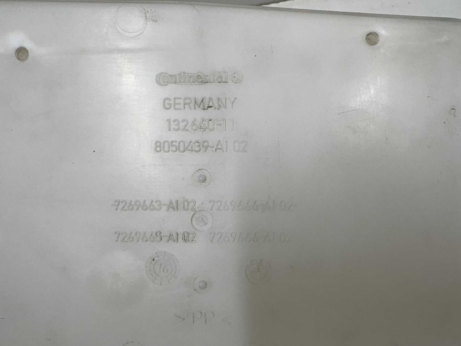 Казанче течност чистачки БМВ Ф07 Ф10 Ф11 Ф06 Ф12 Ф01 Ф02