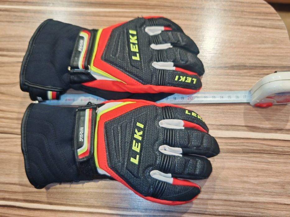 Продавам детски  състезателни  ръкавици leki