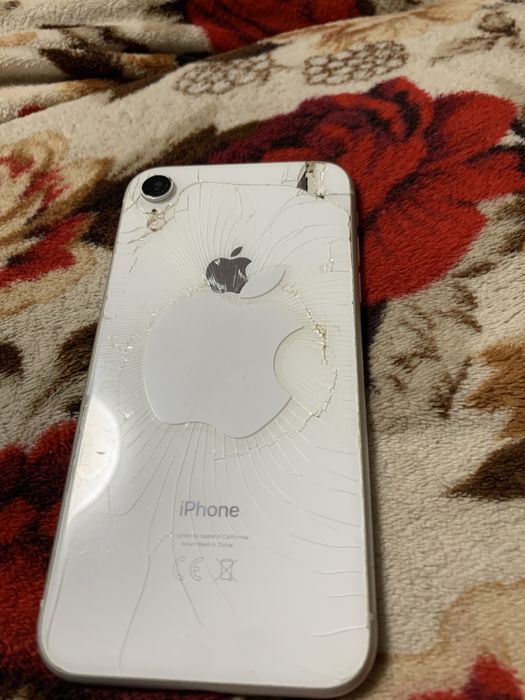 Vand IPHone XR perfect functional cititi descrierea