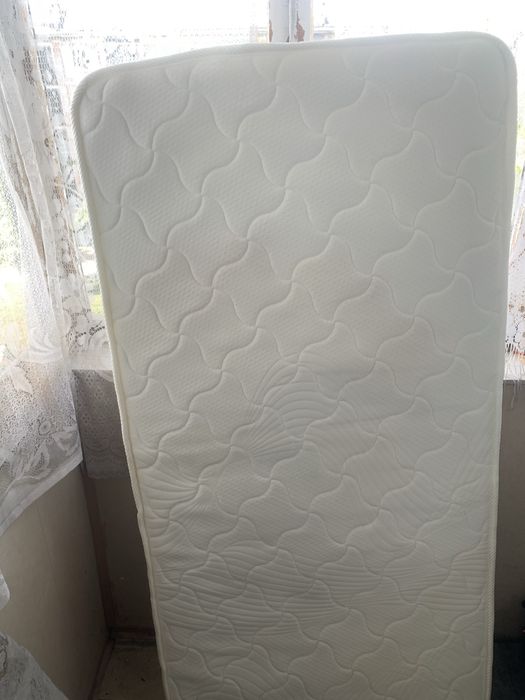 Продам кровать с матрасам
