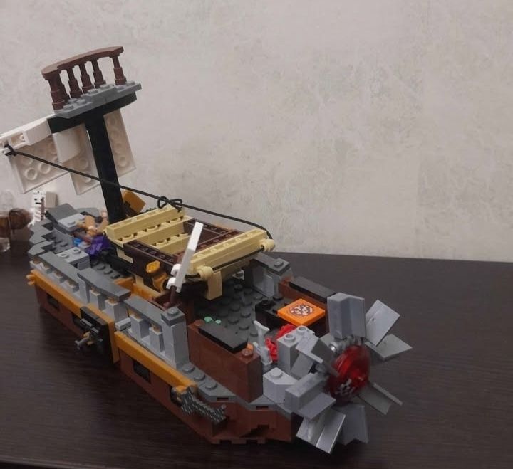 Продаётся Лего корабль