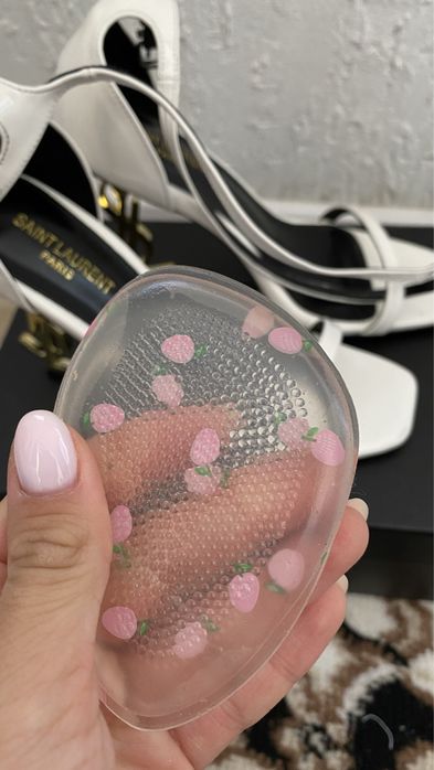 Новые Белые босоножки