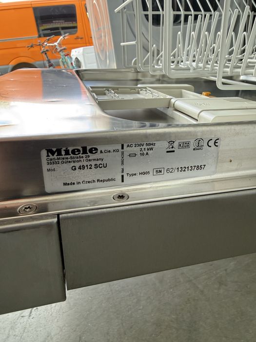 Съдомиялна MIELE 60/см с три кошници.
